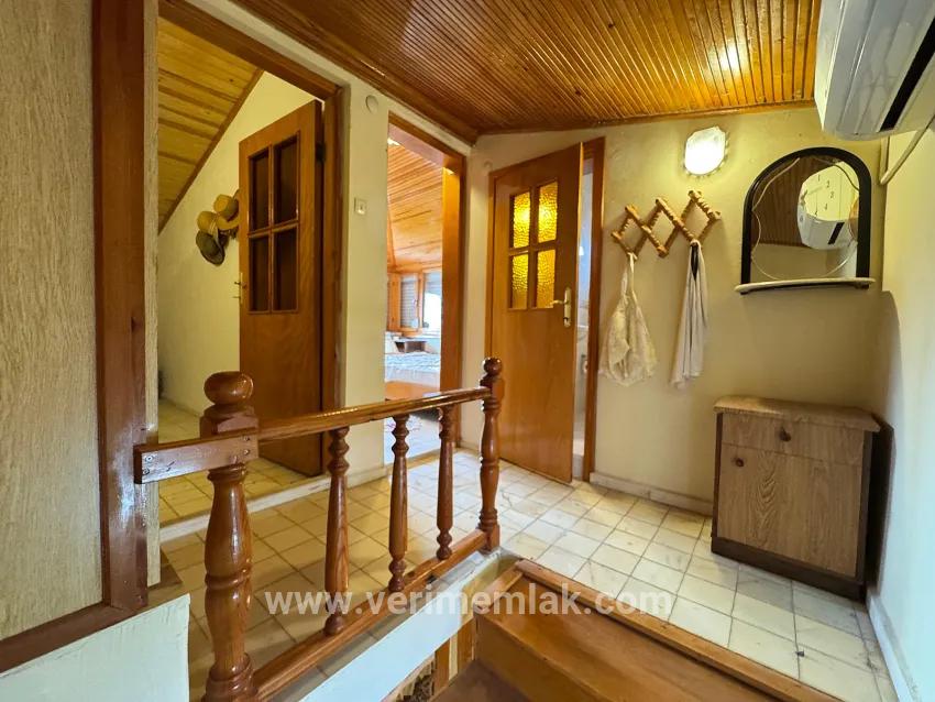 Seferihisar Cumhuriyet Mah.'de denize 750m havuzlu, meyve bahçeli satılık 4+1 Villa