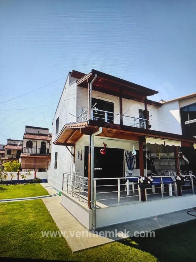 Seferihisar Doğanbey Cumhuriyet Mah. Satılık 3+1 Villa - 220 m²