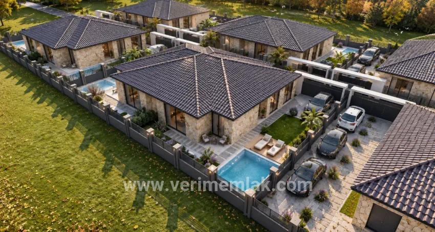 Doğanın Huzuru, Modern Mimarinin Konforu ve Mahremiyetin Satılık 3+1 Villa