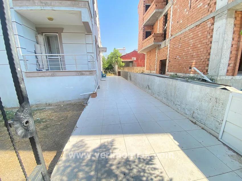 Seferihisar Mersin Alanı'nda denize 400m sıfır eşyalı bahçe katı satılık 2+1 daire