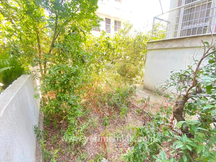 Seferihisar Mersin Alanı'nda denize 400m sıfır eşyalı bahçe katı satılık 2+1 daire