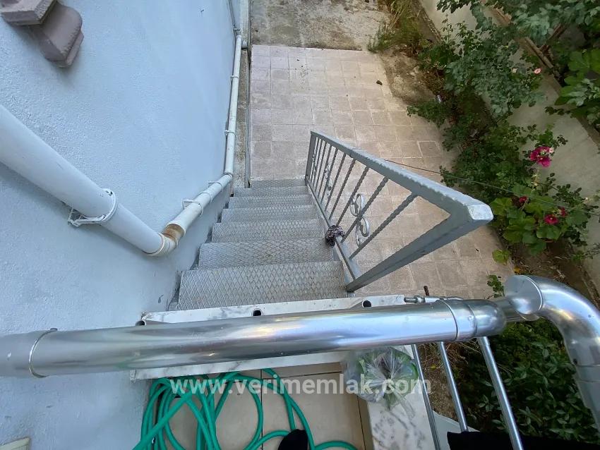 Seferihisar Mersin Alanı'nda denize 400m sıfır eşyalı bahçe katı satılık 2+1 daire