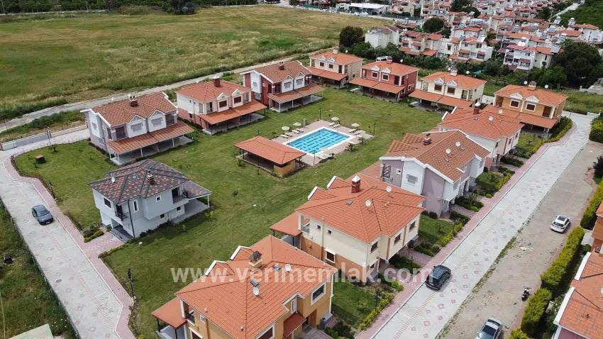 Menderes Gümüldür Gümüldür İnönü Mah. Satılık 3+1 Villa - 443 m²