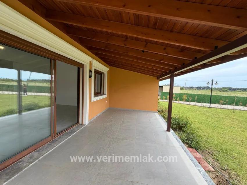 Menderes Gümüldür İnönü Mah.de Seçkin Site İçinde | Havuzlu Satılık 3+1 Villa