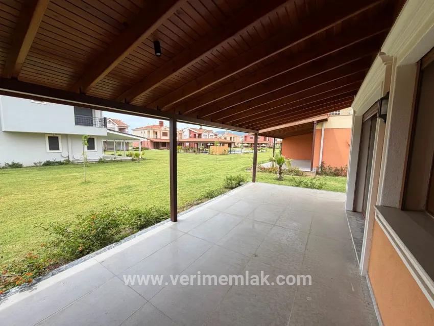 Menderes Gümüldür İnönü Mah.de Seçkin Site İçinde | Havuzlu Satılık 3+1 Villa
