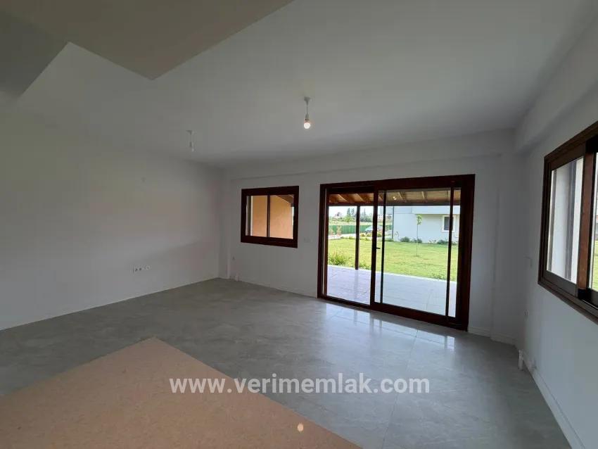 Menderes Gümüldür İnönü Mah.de Seçkin Site İçinde | Havuzlu Satılık 3+1 Villa