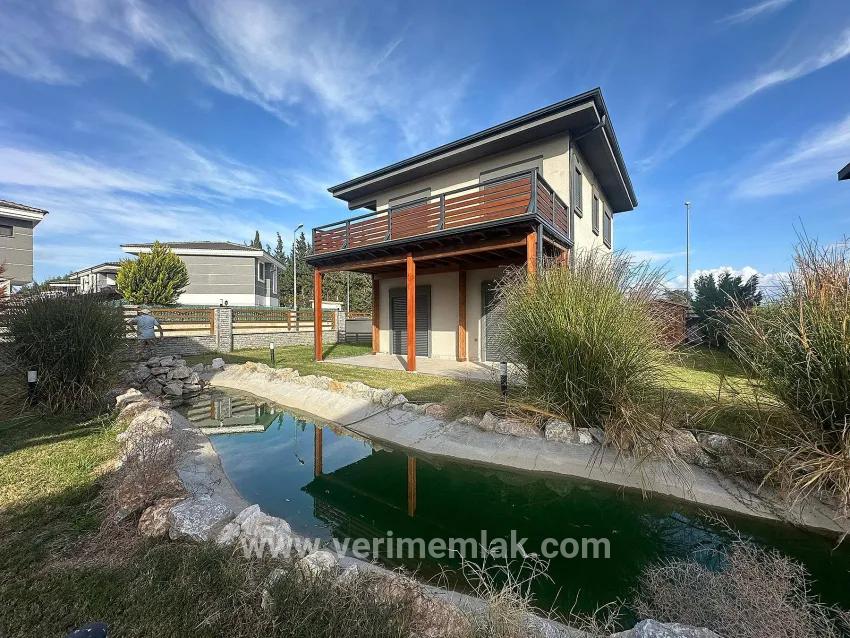 Seferihisar Doğanbey Cumhuriyet Mah. Satılık 3+1 Villa - 288 m²