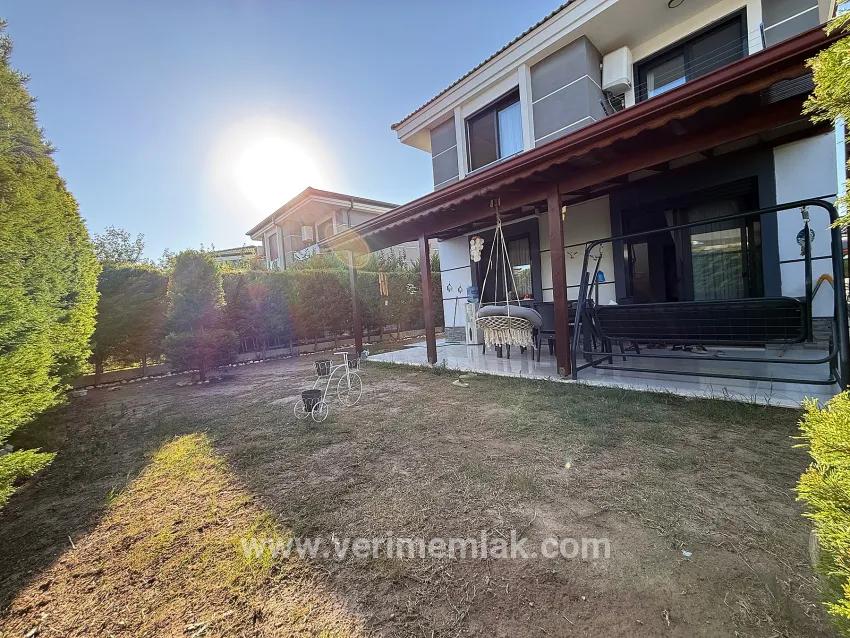 Seferihisar Doğanbey Cumhuriyet Mah. Satılık 3+1 Villa - 360 m²