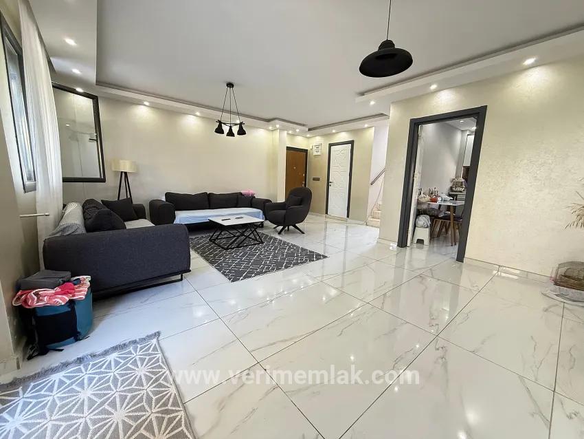 Seferihisar Doğanbey Cumhuriyet Mah. Satılık 3+1 Villa - 360 m²