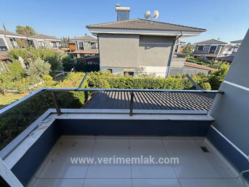 Seferihisar Doğanbey Cumhuriyet Mah. Satılık 3+1 Villa - 360 m²