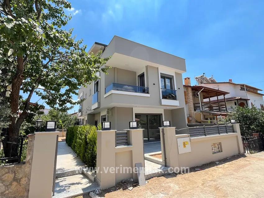 Menderes Özdere Çukuraltı Mah. Satılık 3+1 Villa - 165 m²