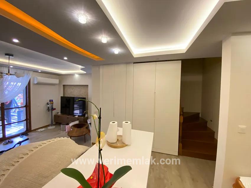 Seferihisar Ürkmez Mersin Alanı Mah. Satılık 3+1 Villa - 250 m²