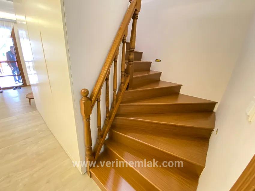 Seferihisar Ürkmez Mersin Alanı Mah. Satılık 3+1 Villa - 250 m²