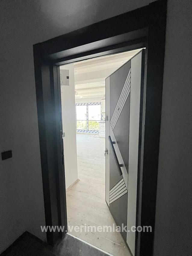 Menderes Özdere Orta Mah. Satılık 2+1 Daire - 165 m²