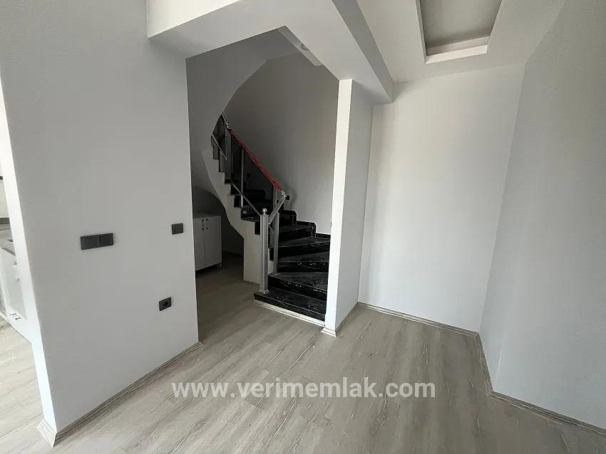 Menderes Özdere Orta Mah. Satılık 2+1 Daire - 165 m²