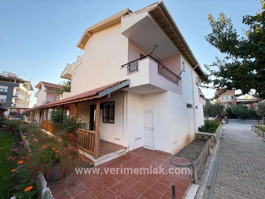 Menderes Gümüldür Gümüldür Fevzi Çakmak Mah. Satılık 3+1 Villa - 185 m²