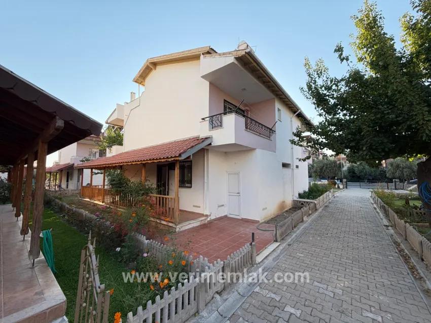 Menderes Gümüldür Gümüldür Fevzi Çakmak Mah. Satılık 3+1 Villa - 185 m²