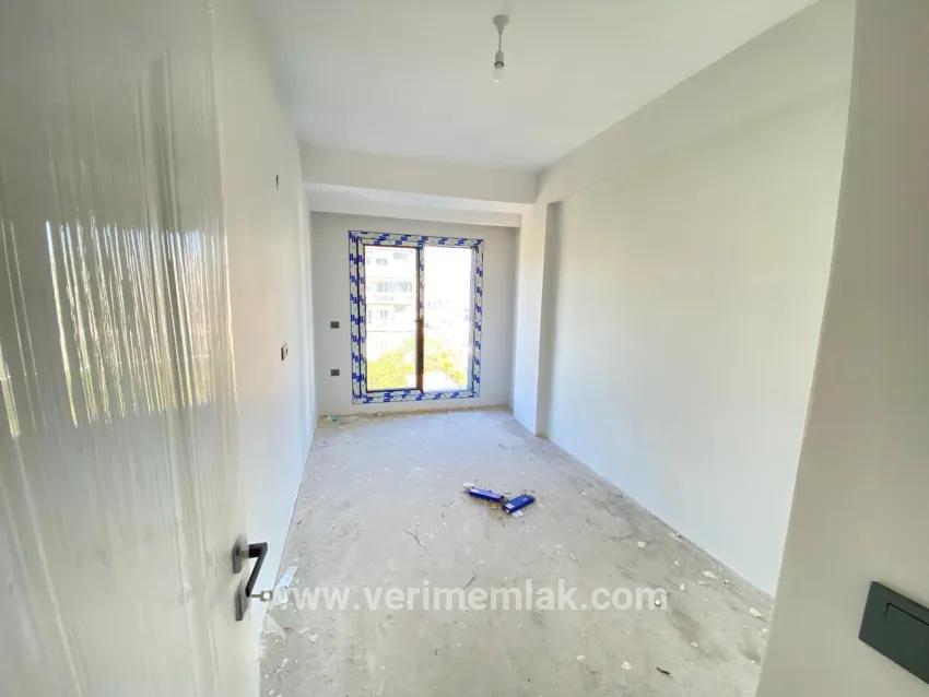 Menderes Gümüldür Gümüldür Fevzi Çakmak Mah. Satılık 2+1 Daire - 80 m²
