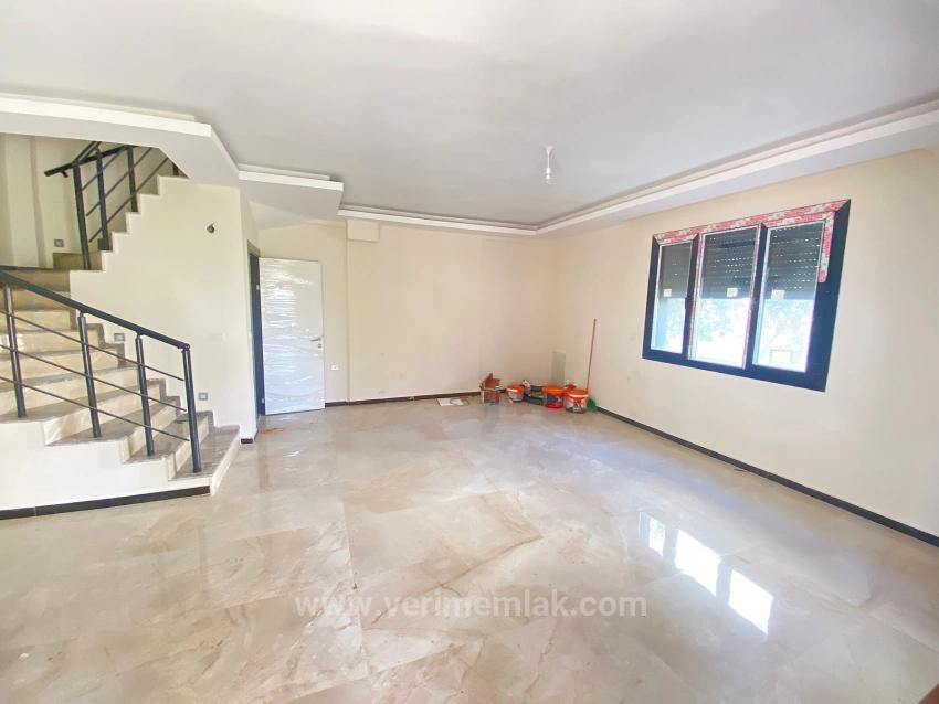 Doğanbeyde Deniz Yakın Bahçeli Satılık 3+1 Villa