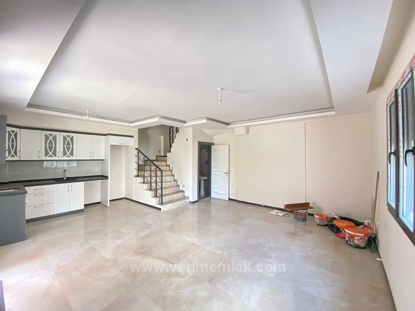 Doğanbeyde Deniz Yakın Bahçeli Satılık 3+1 Villa