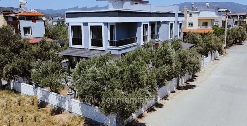 Seferihisar.cumhuriyet Mah.denize 500M Mesafede,Geniş Bahçeli Satılık 3+1 Villa