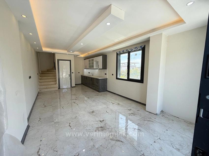 Doğanbey De Çok Büyük Bahçeli Deniz Çok Yakın Satılık 2+1 Villa