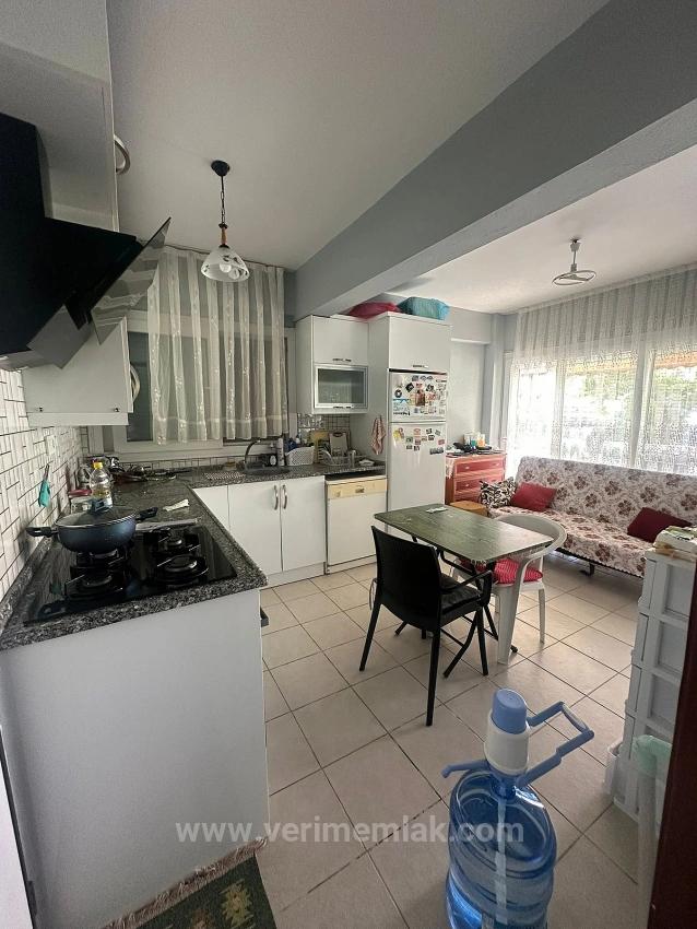 Özdere'de Sahile Sıfır Konumda Geniş Bahçeli Villa