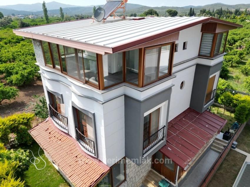 Ürkmez De Deniz Yakın Bahçeli Satılık 3+1 Villa