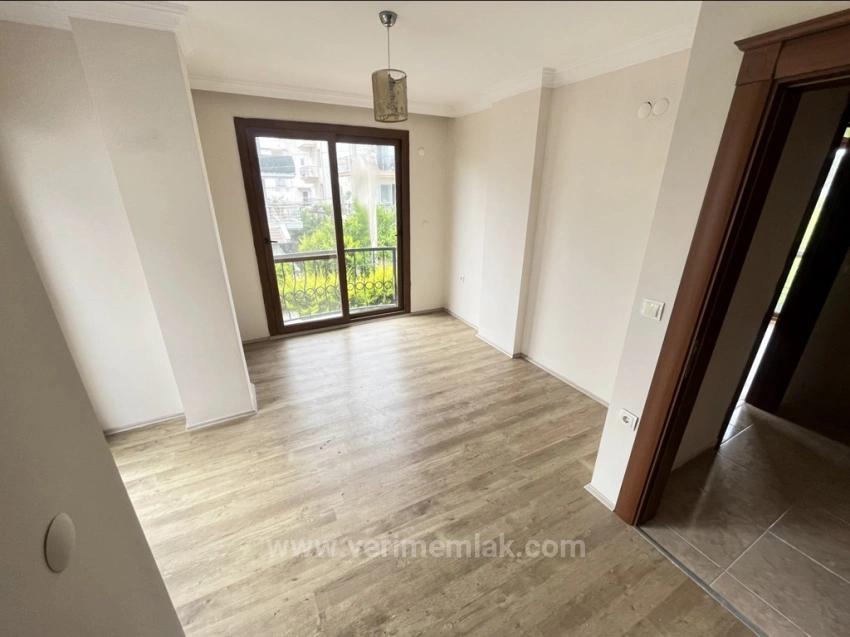 Ürkmez De Deniz Yakın Bahçeli Satılık 3+1 Villa