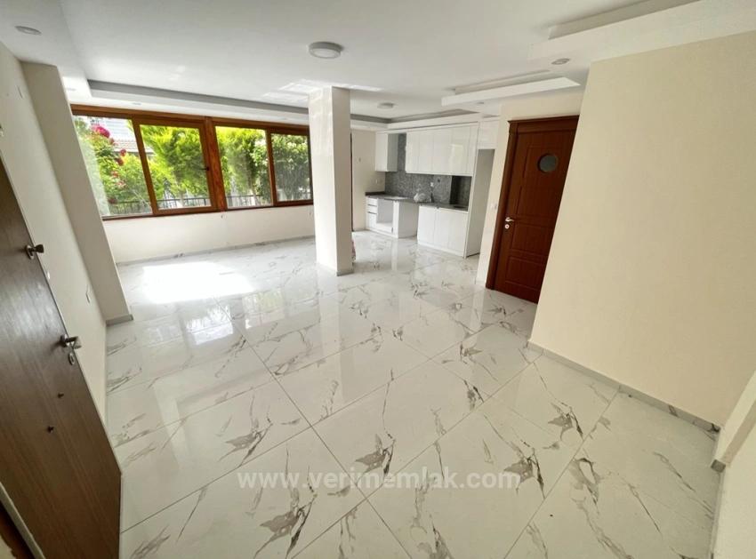 Ürkmez De Deniz Yakın Bahçeli Satılık 3+1 Villa