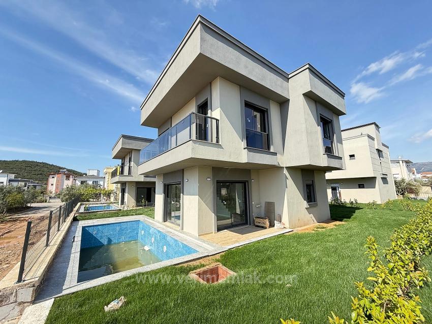 Doğanbeyde Tek Müstakil Havuzlu Satılık 3+1 Villa
