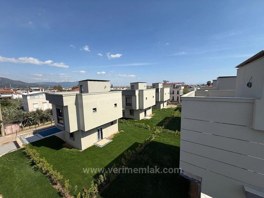 Seferihisar Doğanbey Cumhuriyet Mah. Satılık 3+1 Villa - 300 m²