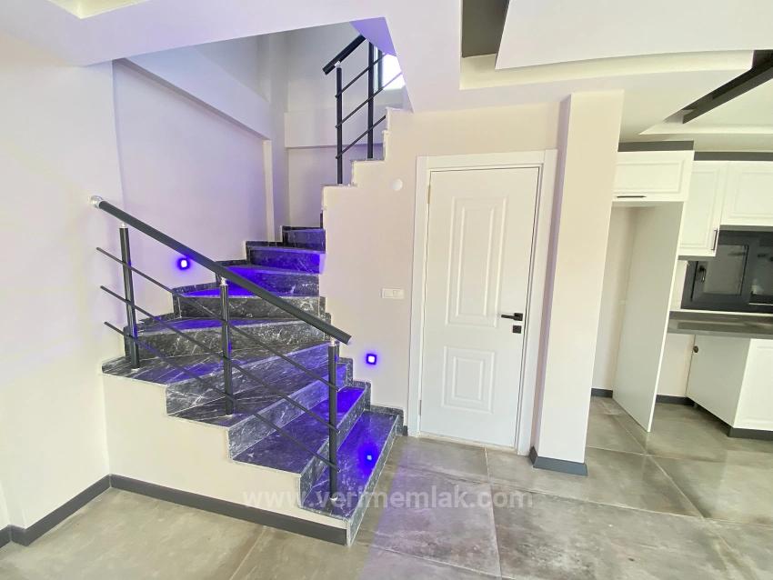 Üç Cephesi Yol Sağı Ve Solu Yeşil Alan Bölgenin En Genişi