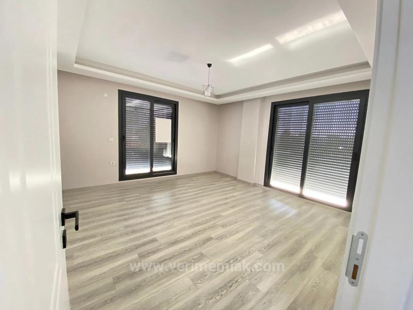 Seferihisar.cumhuriyet Mah.denize 500M Mesafede,Geniş Bahçeli Satılık 3+1 Villa