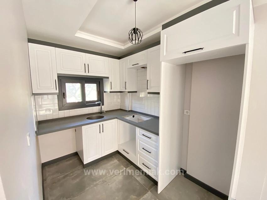 Seferihisar.cumhuriyet Mah.denize 500M Mesafede,Geniş Bahçeli Satılık 2+1 Villa