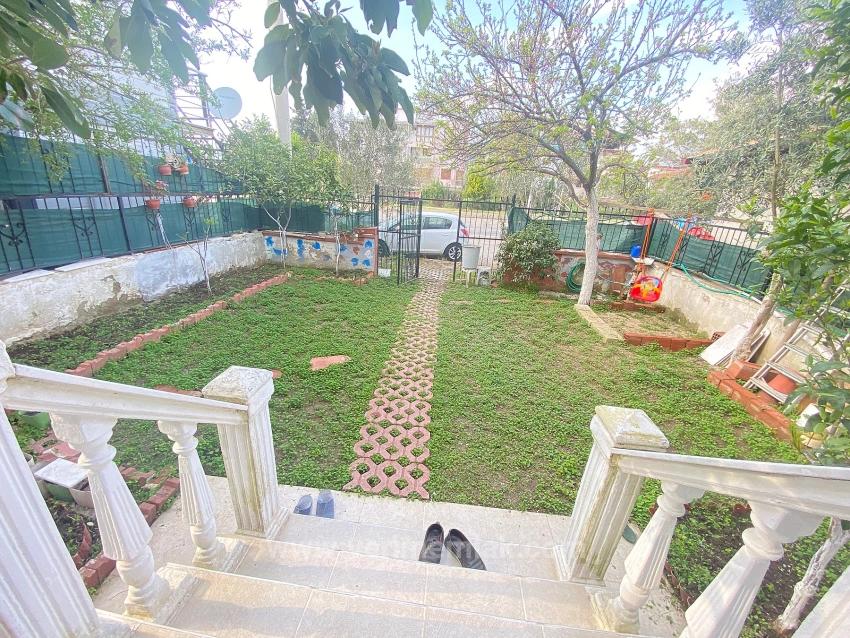 Seferihisar Ürkmez Bengiler Mah. Satılık 7+3 Daire - 157 m²