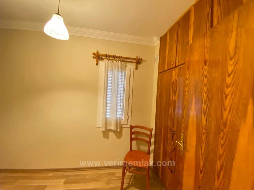 Ürkmez'in Kalbinde, Denize Sadece 50 Adım Mesafede Satılık 3+1 Villa!