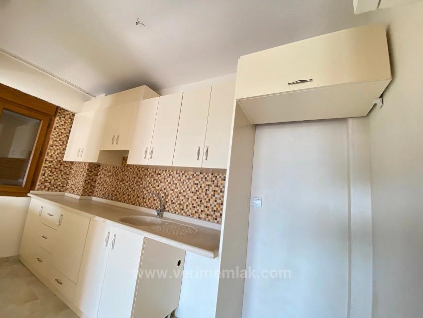 Gümüldür Çarşı Merkezin'de Denize 850M Satılık 2+1 Daire