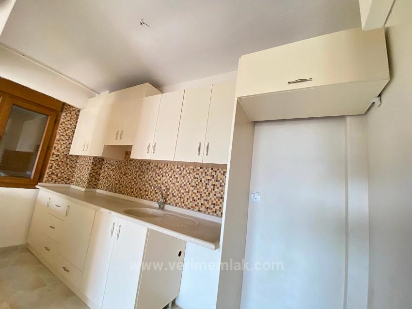 Gümüldür Çarşı Merkezin'de Denize 850M Satılık 2+1 Daire