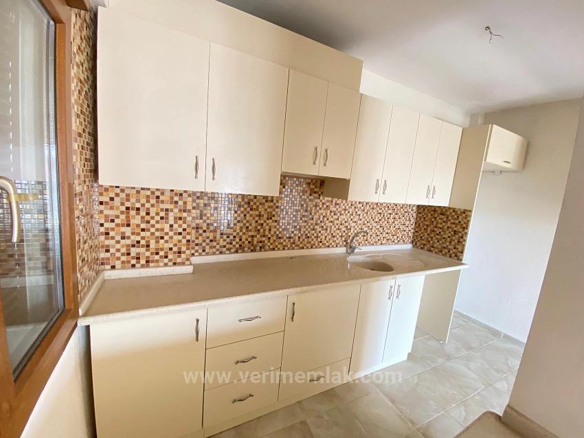 Gümüldür Çarşı Merkezin'de Denize 850M Satılık 2+1 Daire