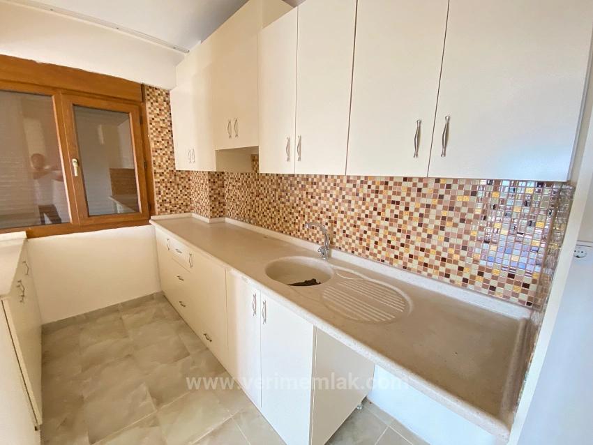 Gümüldür Çarşı Merkezin'de Denize 850M Satılık 2+1 Daire