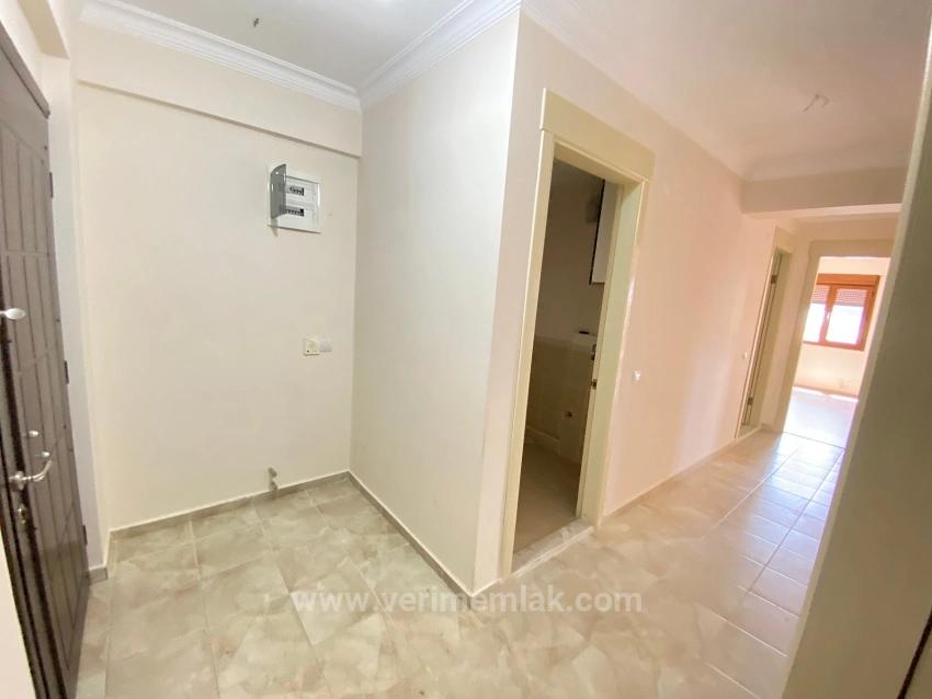 Gümüldür Çarşı Merkezin'de Denize 850M Satılık 2+1 Daire