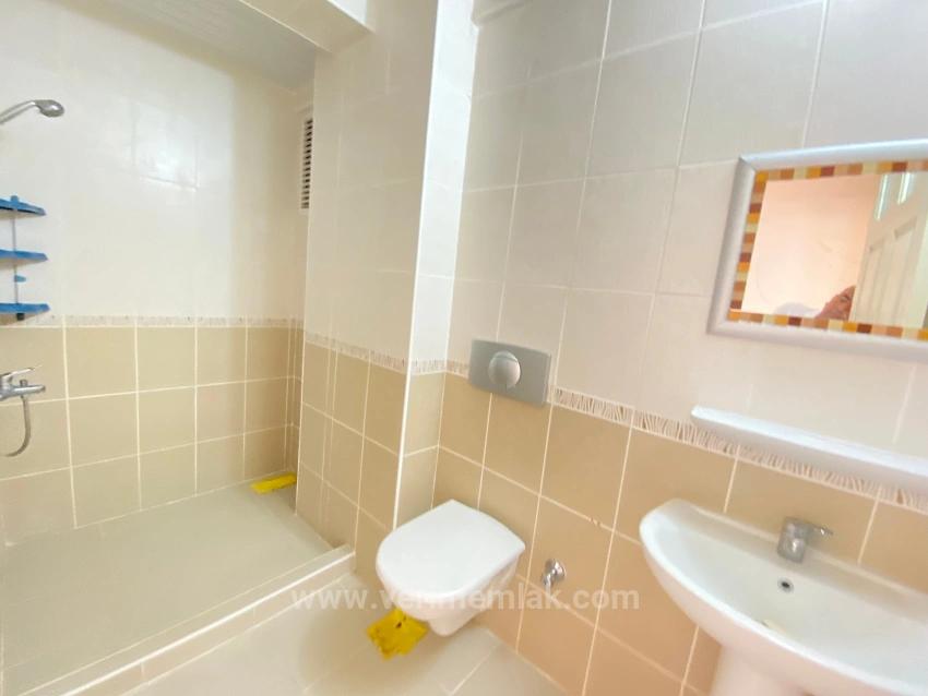 Gümüldür Çarşı Merkezin'de Denize 850M Satılık 2+1 Daire