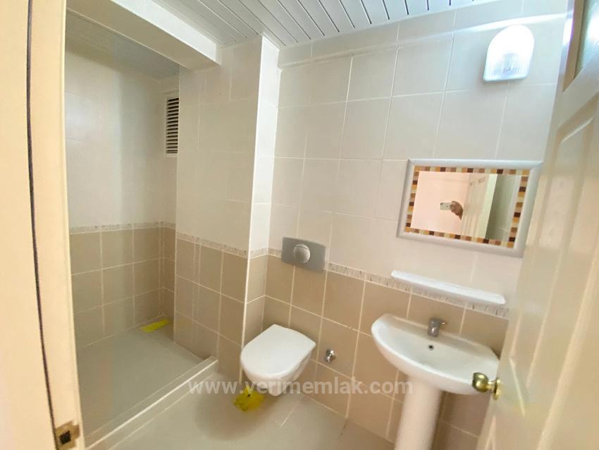 Gümüldür Çarşı Merkezin'de Denize 850M Satılık 2+1 Daire