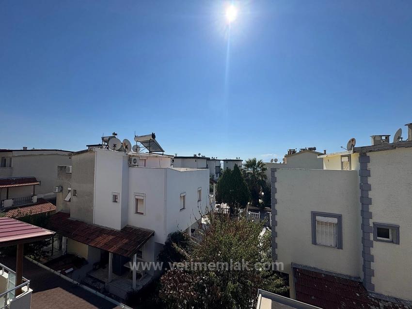 Gümüldür De Denize 50Mt Eşyalı Geneş Bahçeli Satılık 5+1 Villa