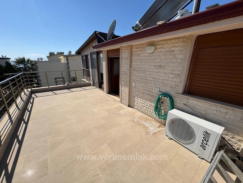 Gümüldür De Denize 50Mt Eşyalı Geneş Bahçeli Satılık 5+1 Villa