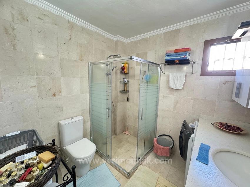 Gümüldür De Denize 50Mt Eşyalı Geneş Bahçeli Satılık 5+1 Villa