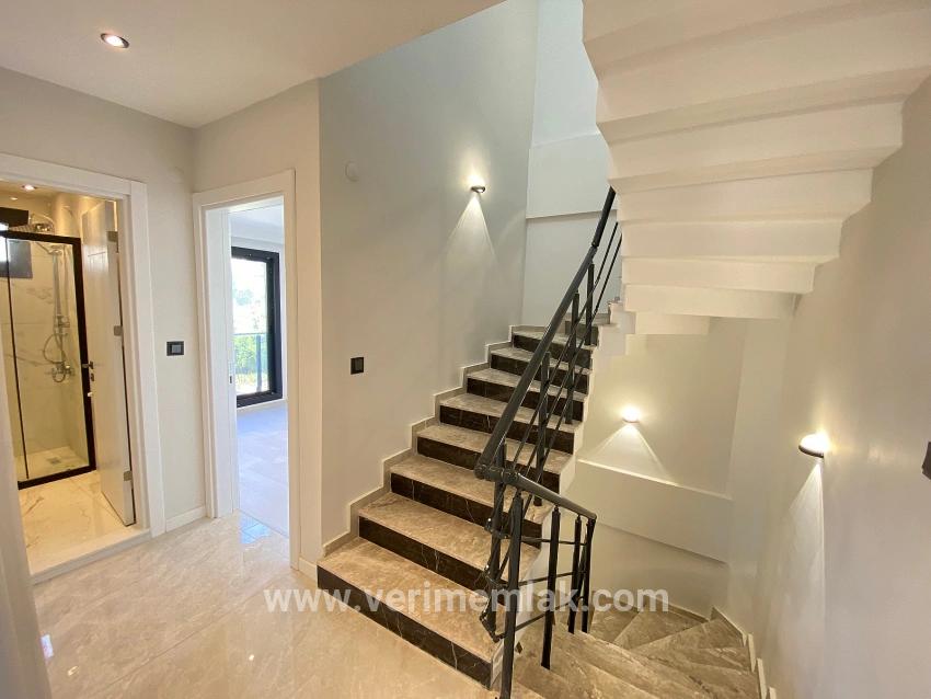 Menderes Özdere Orta Mah. Satılık 3+1 Villa - 165 m²