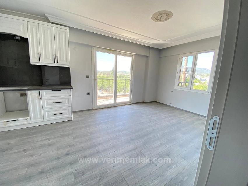 Ürkmez De Çarşı Merkezinde Denize 300M2 Satılık 2+1 Daire