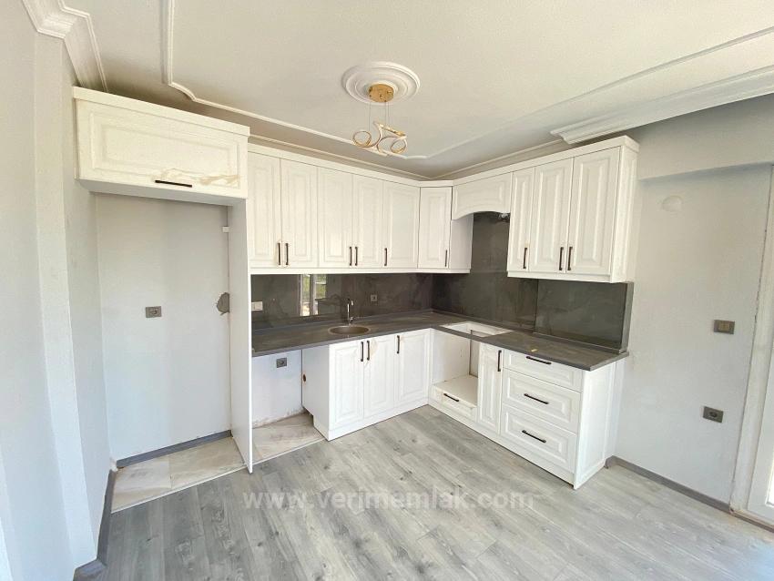 Ürkmez De Çarşı Merkezinde Denize 300M2 Satılık 2+1 Daire